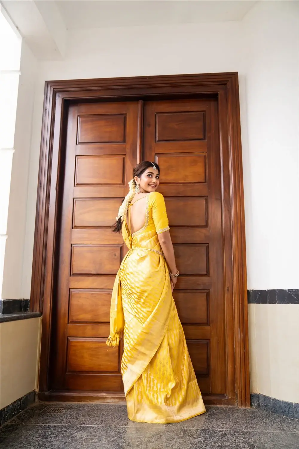 TELUGU ACTRESS POOJA HEGDE IN YELLOW SILK SAREE 7